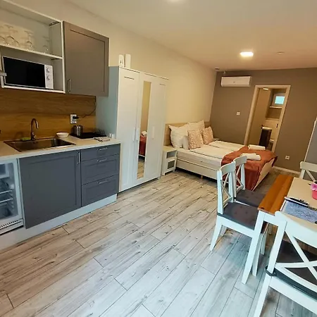 For 6 Person 2 Rooms, 2 Bathroom Apartment